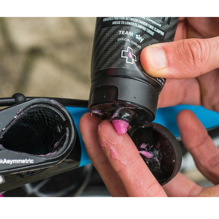 MUC-OFF PASTA DO CARBONU Carbon Gripper 75g